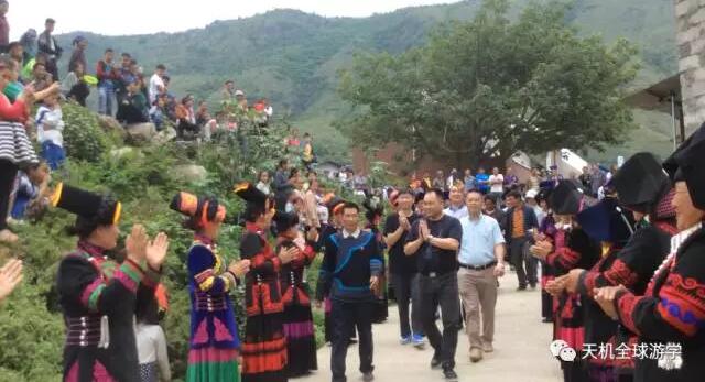 单海洋老师带领天玑企业家走进大凉山扶贫图2