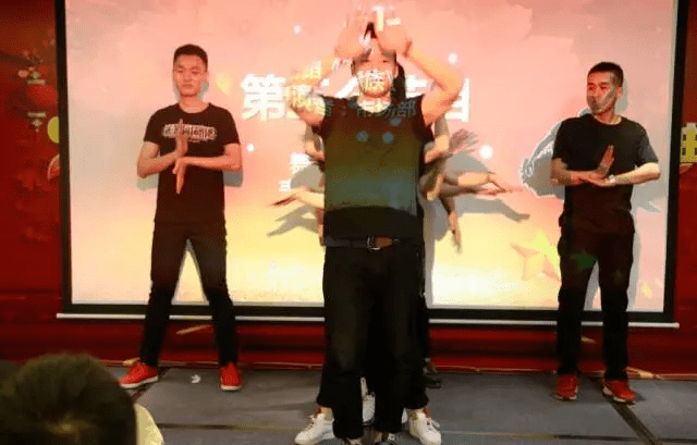 各部门精彩绝伦的文艺汇演(图2)