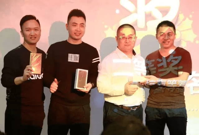 抽到丰厚奖品的家人(图3)