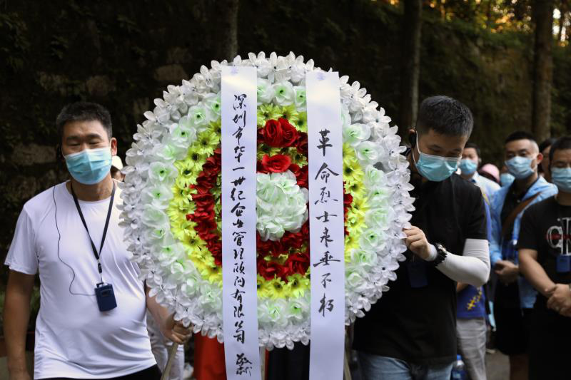 在井冈山革命烈士陵园 在井冈山革命烈士陵园